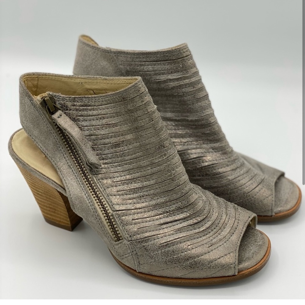 Paul Green Cayanne Peep Toe
Size 5.5 US